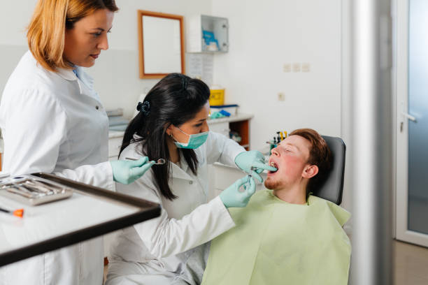 Best Emergency Tooth Extraction in Progress Village, FL